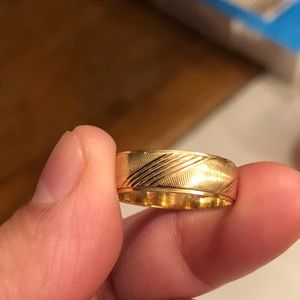 Sold 🛑🛑14 K gold wedding band